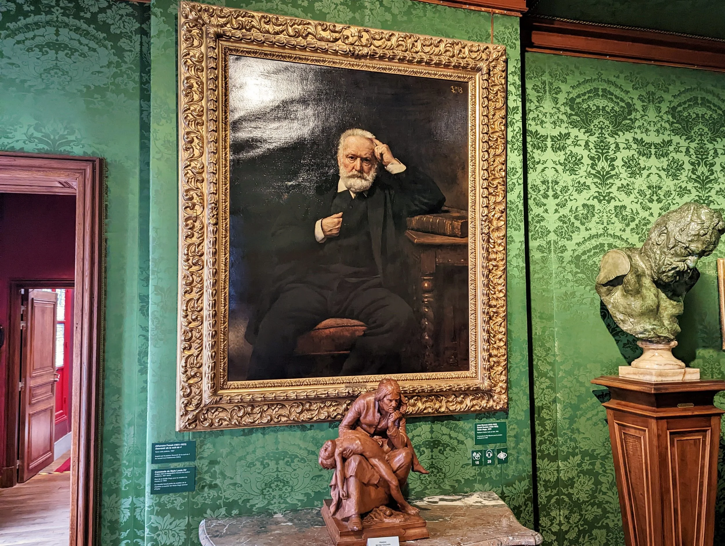 アート・デザイン・音楽 MAISON LITTERAIRE DE VICTOR HUGO Victor Hugo's literary home, a country house lost in the Bièvre